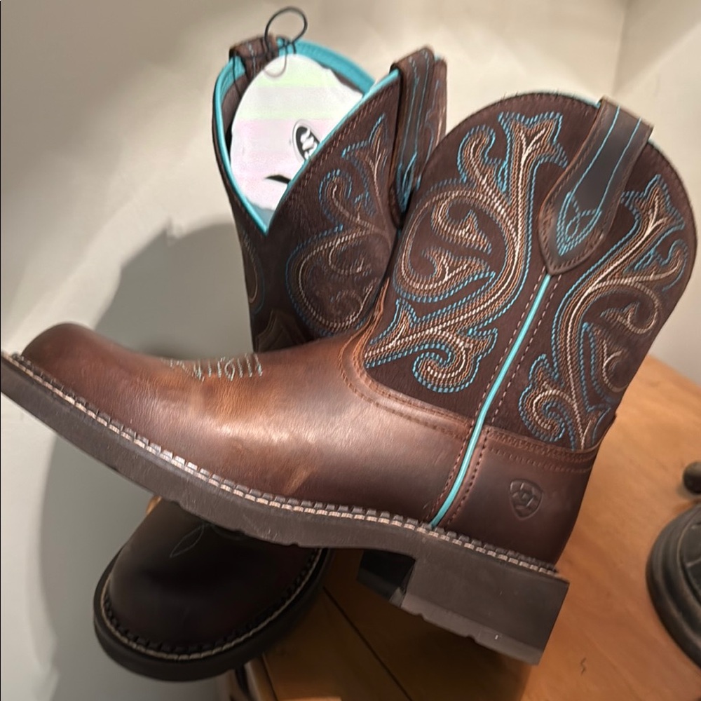 Brand New , Never Worn Brown Western Boots with Teal Accents Size 7.5